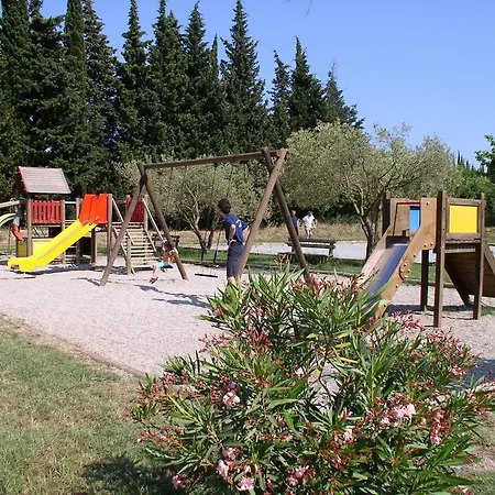 אתר קמפינג Camping Les Pecheurs רוקברון-סור-ארז'נס